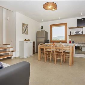 4 bedroom villa with pool, Castellammare del Golfo, sleeps 8-9